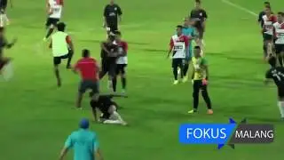 Football Horror, melee in the second division Indonesia, players fight the referee