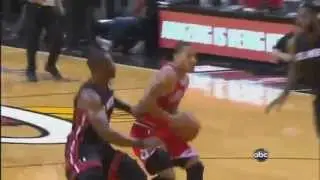 Derrick Rose Insane Layup on LeBron & Wade