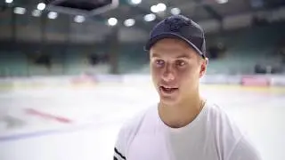 Dominik Kahun bei IIHA Eishockey Sommer Camps