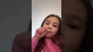 Denisa si colectia de rujuri :))