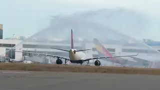 Pilots Final Landing before retirement at KSEA | Landing and Water Salute✈️🫡