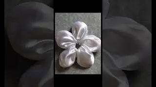 DIY flower scrunchie ✨😍 9587 Rs ki scrunchie 😱#srunchies #flower #hairaccessories #explore