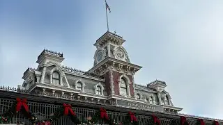 Our day at Magic Kingdom! Magic Band woes, celebrity sightings, and the Beak and Barrel. 