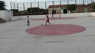 Garotada do sub-7 treinamento de inicia&ccedil;&atilde;o no futsal.