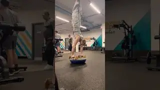 Normal push-ups are too easy so up the next level it 🔥💪🏼￼#calisthenics #gym #motivation