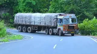 22 Wheel Heavy Loaded Truck Struggling To Turn | Truck Videos | Truck Junction