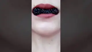 ASMR Satisfying eating MULBERRY#shorts#asmr #satisfying