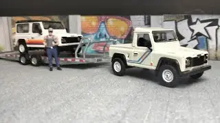 MiniGT Land Rover 90 Pickup with Haulier