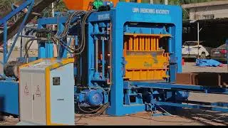 QT8-15 automatic concrete cement hollow solid paver block brick making machine