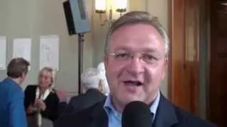 Sportsenator Frank Henkel w&uuml;rdigt die Leistung der BR Volleys