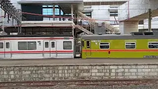 Kereta Penolong KRD NR Membawa Gerbong JR 205 Series