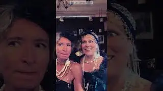 Das Duo Las Galanas tritt im Hinterhofsalon - Zwanziger Jahre Konzert