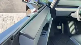 Manual door release on Cybertruck