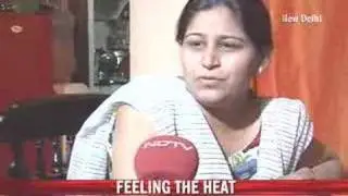 Delhi students combat heat wave