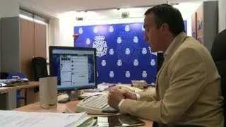 Spanish police get a fresh image on Twitter