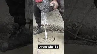 Demolition hammer for heavy-duty chiselling in concrete and masonry