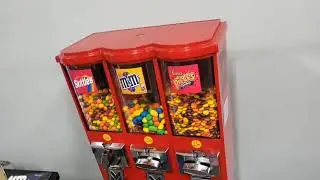 CANDY  VENDING  MACHINE  COLLECTION  DAY.  STARING GAVIN !!