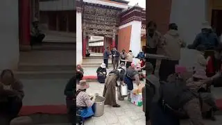 Faith&bull;Volunteers serve meals to pilgrims and pilgrims #tibet #travel #faith #love #tibetan