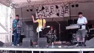 Collapsing Opposites - You Can Escape From Time (live @ Creepy Teepee 2010)