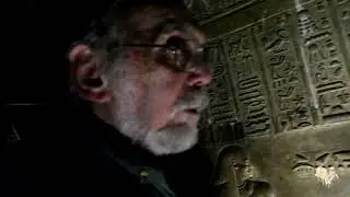 Джон Энтони Уэст объясняет, что такое Дендерская лампочка, с помощью Anyextee!