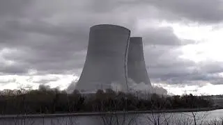 Controlled demolition of cooling towers