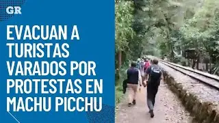 Evacuan a turistas varados por protestas en Machu Picchu