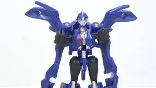 Video Review of the Transformers Prime Cyberverse: Arcee