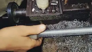 thread cutting in a lathe machine !! #ytshorts #youtubeshorts #viral #shortvideo
