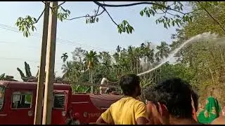 fire control man//fire service control FIR//Fireman spray water on fire//viral Fireman video