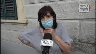 DONNA SALVATA DALL'OMBRONE, RAMO CADE SU UN'AUTO