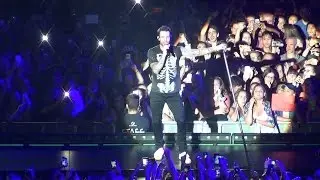 Maroon 5 - Makes Me Wonder - Barcelona 2015