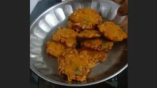 Dungri na Bhajiya Recipe | ડુંગળી ના ભજીયા 😋 Crispy Kanda Bhajiya | Gujarati Snacks