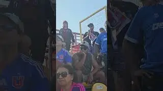 Johnny Herrera y su hijo alentando a U de Chile en Santa Laura