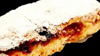 Prăjitură răsturnată, cu prune de vară pe pat de pesmet - ieftină, rapid de făcut și delicioasă!