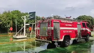 DAMKAR KENDAL BERGERAK TANGANI BANJIR