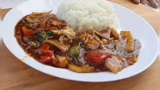 Chop Suey Soße mit Gemüse. Zubereitet in einen Kazan/Wok