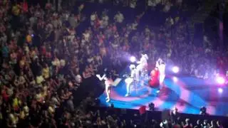 Katy Perry sings 