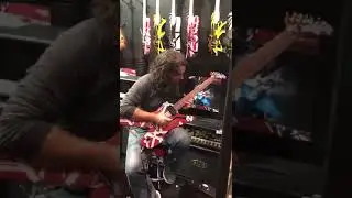 Trying out EVH shark guitar and 5150 EL34 100W (NAMM 2019)