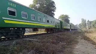 Pakistan railway train action full speedy action | geu 40 zcu 30 hgmu 30 age 30 | enjoy your train 