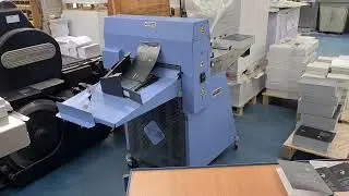Balkenrillung von A4 4-Seitern 340g @ 12000  pro Stunde mit Binderhaus Rillmaschine R50/14-DUO