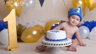 Naperville and Chicago Baby Photographer. Cake Smash King Theme