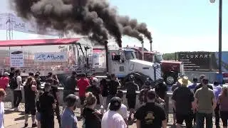 Kenworth W900 vs T800 Drag Race at Diesel Fest 2022
