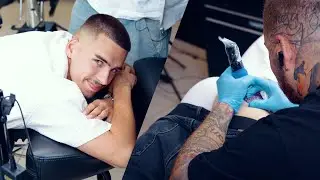 Belofte maakt schuld: Dieter uit &lsquo;Tagmansion&rsquo; laat QR-code op kont tatoe&euml;ren 🙌