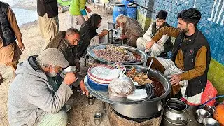 👉 ONLY 50 Rs Desi Breakfast | Cheap Siri Paye & Anda Chanay | Pakistani Street Food Lahore