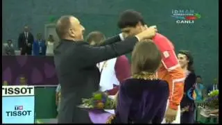 İlham Əliyev Rəsul Çunayevə qızıl medal təqdim etdi