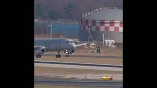 Amazing American Airlines A320 smooth landing #planespotting #closeup #shorts #pilot