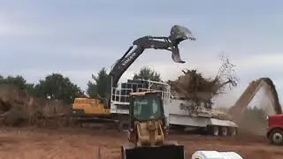 Diamond Z 1463B Tub Grinder At Work