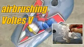 airbrushing Voltes5 to my Gastank!..