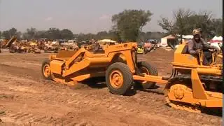 Caterpillar D4 7U and No. 40 Scraper at ACMOC National Show 2015
