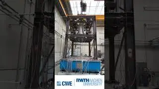 Earthquake engineering: 10 t steel-structure on shaking table